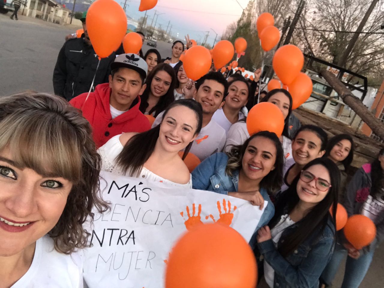CAMPAÑA DE SENSIBILIZACIÓN EN CONTRA DE LA VIOLENCIA HACIA LAS MUJERES CAMPAÑA DE SENSIBILIZACIÓN EN CONTRA DE LA VIOLENCIA HACIA LAS MUJERES