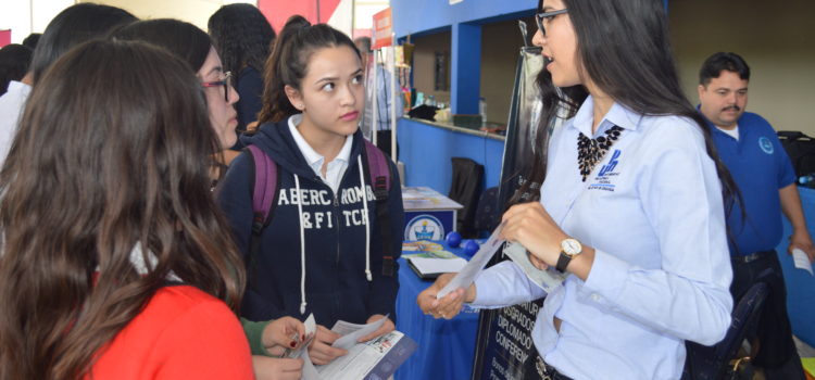 Presentan estudiantes oferta académica de UPNECH a estudiantes del CBTis 197 Presentan estudiantes oferta académica de UPNECH a estudiantes del CBTis 197