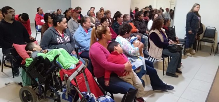 ALUMNOS DE UPNECH CAMPUS NCG IMPARTEN CHARLA A PADRES DE LA GAVIOTA ALUMNOS DE UPNECH CAMPUS NCG IMPARTEN CHARLA A PADRES DE LA GAVIOTA